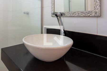 Banheiro de apartamento à venda com 2 quartos, 70m² em Cruzeiro, Belo Horizonte