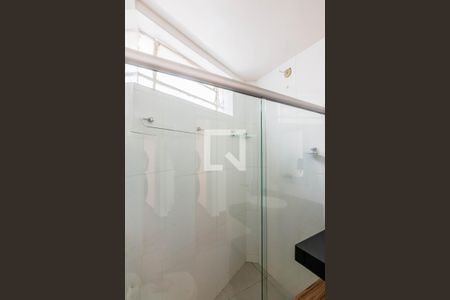 Banheiro de apartamento à venda com 2 quartos, 70m² em Cruzeiro, Belo Horizonte