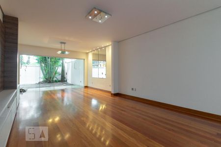 Sala de casa de condomínio para alugar com 4 quartos, 260m² em Chácara Monte Alegre, São Paulo