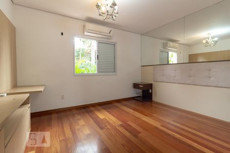 Casa de condomínio para alugar com 260m², 4 quartos e 4 vagasSuíte 2