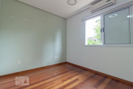 Casa de condomínio para alugar com 260m², 4 quartos e 4 vagasSuíte 3