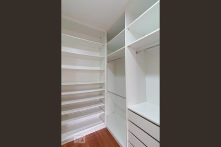 Casa de condomínio para alugar com 260m², 4 quartos e 4 vagasCloset - Suíte 2