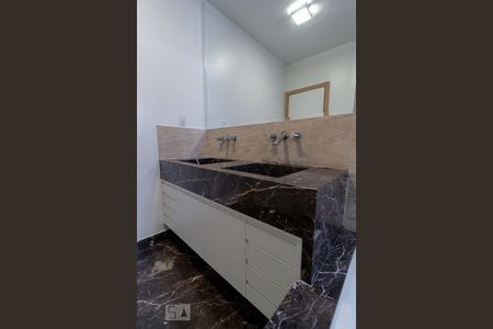 Casa de condomínio para alugar com 260m², 4 quartos e 4 vagasBanheiro - Suíte 2