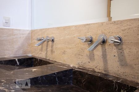 Casa de condomínio para alugar com 260m², 4 quartos e 4 vagasBanheiro - Suíte 2