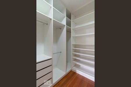 Casa de condomínio para alugar com 260m², 4 quartos e 4 vagasCloset - Suíte 2