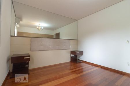 Casa de condomínio para alugar com 260m², 4 quartos e 4 vagasSuíte 2