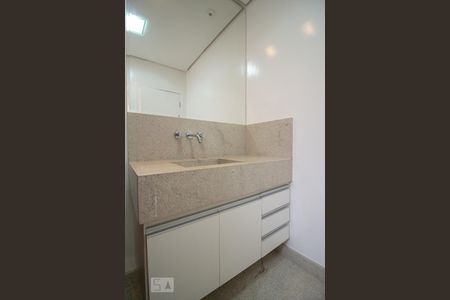 Casa de condomínio para alugar com 260m², 4 quartos e 4 vagasBanheiro Suíte 1