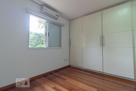 Casa de condomínio para alugar com 260m², 4 quartos e 4 vagasSuíte 3