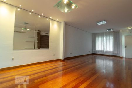 Sala de casa de condomínio para alugar com 4 quartos, 260m² em Chácara Monte Alegre, São Paulo