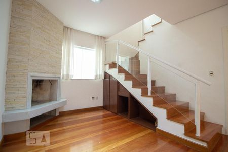 Sala de casa de condomínio para alugar com 4 quartos, 260m² em Chácara Monte Alegre, São Paulo