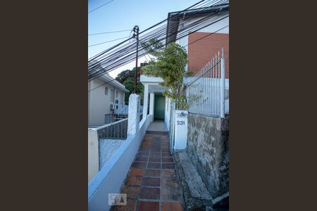 Fachada  de casa para alugar com 3 quartos, 100m² em Centro, Florianópolis