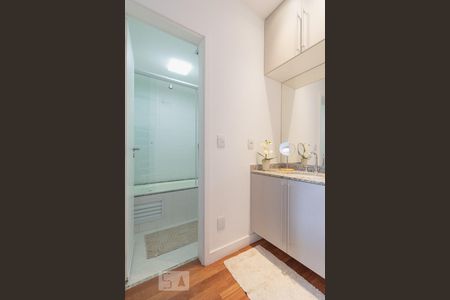 Banheiro de apartamento à venda com 1 quarto, 65m² em Laranjeiras, Rio de Janeiro