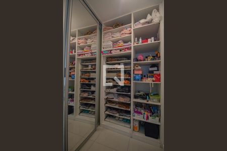 Casa à venda com 240m², 3 quartos e 3 vagasCloset 