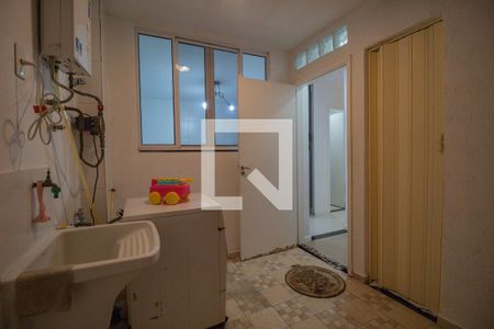 Casa à venda com 240m², 3 quartos e 3 vagasÁrea de Serviço