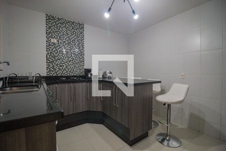 Casa à venda com 240m², 3 quartos e 3 vagasCozinha 