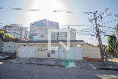 Casa à venda com 240m², 3 quartos e 3 vagasFachada 
