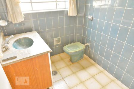Banheiro de casa para alugar com 3 quartos, 180m² em Sumaré, São Paulo