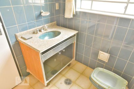 Banheiro de casa para alugar com 3 quartos, 180m² em Sumaré, São Paulo