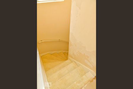 Escadas de casa para alugar com 3 quartos, 180m² em Sumaré, São Paulo