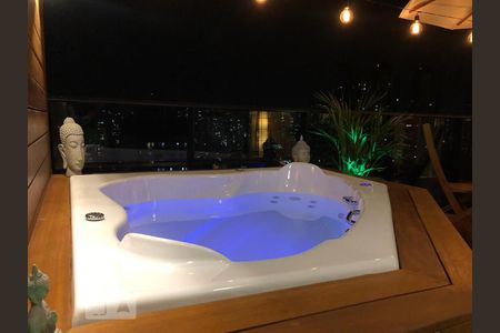 Apartamento para alugar com 120m², 2 quartos e 2 vagas Apartamento para alugar com 120m², 2 quartos e 2 vagasPiscina