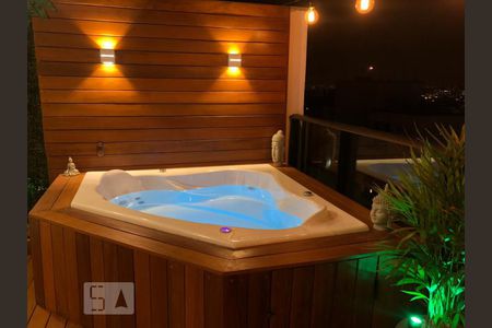 Apartamento para alugar com 120m², 2 quartos e 2 vagas Apartamento para alugar com 120m², 2 quartos e 2 vagasPiscina