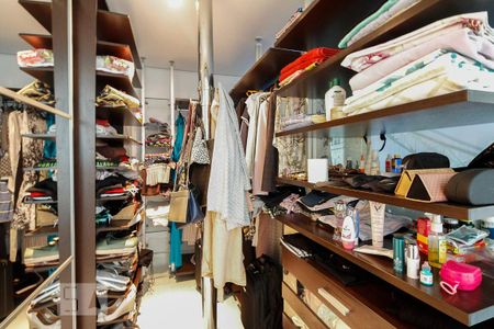Apartamento à venda com 100m², 2 quartos e 3 vagas Apartamento à venda com 100m², 2 quartos e 3 vagasCloset