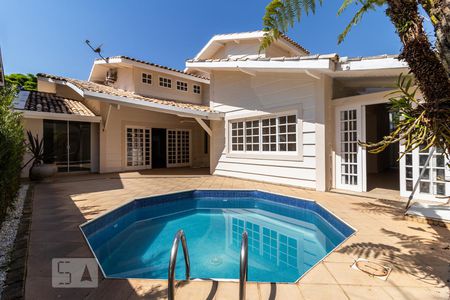 Casa de condomínio à venda com 340m², 4 quartos e 3 vagas Casa de condomínio à venda com 340m², 4 quartos e 3 vagasÁrea Externa