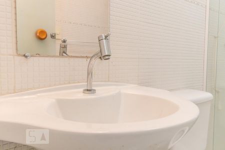 Casa de condomínio à venda com 340m², 4 quartos e 3 vagas Casa de condomínio à venda com 340m², 4 quartos e 3 vagasDetalhe do Banheiro da Sauna