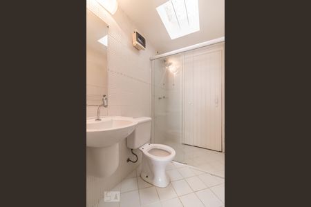 Casa de condomínio à venda com 340m², 4 quartos e 3 vagas Casa de condomínio à venda com 340m², 4 quartos e 3 vagasBanheiro da Sauna