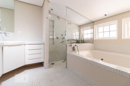 Casa de condomínio à venda com 340m², 4 quartos e 3 vagas Casa de condomínio à venda com 340m², 4 quartos e 3 vagasBanheiro da Suíte 3