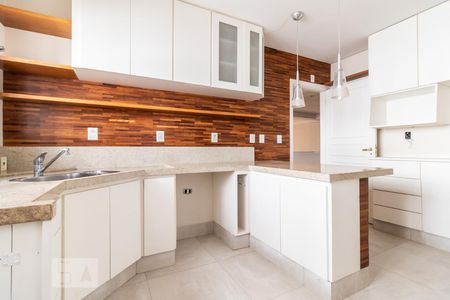 Casa de condomínio à venda com 340m², 4 quartos e 3 vagas Casa de condomínio à venda com 340m², 4 quartos e 3 vagasCozinha