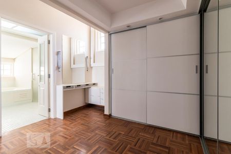 Casa de condomínio à venda com 340m², 4 quartos e 3 vagas Casa de condomínio à venda com 340m², 4 quartos e 3 vagasDetalhe da Suíte 3