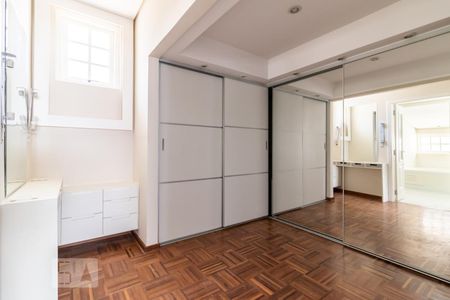 Casa de condomínio à venda com 340m², 4 quartos e 3 vagas Casa de condomínio à venda com 340m², 4 quartos e 3 vagasDetalhe da Suíte 3