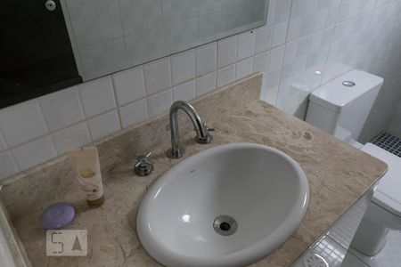 Banheiro social (Torneira) de apartamento para alugar com 3 quartos, 80m² em Vila Firmiano Pinto, São Paulo