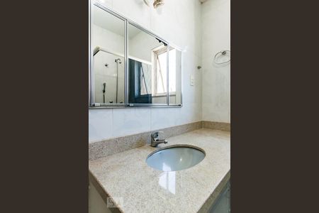 Banheiro de apartamento à venda com 4 quartos, 188m² em Centro, Campinas