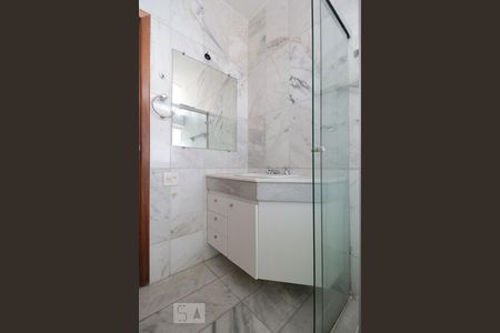 Banheiro de apartamento para alugar com 3 quartos, 147m² em Funcionários, Belo Horizonte