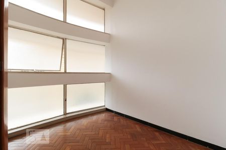 Apartamento à venda com 147m², 3 quartos e 2 vagas Apartamento à venda com 147m², 3 quartos e 2 vagasQuarto de serviço