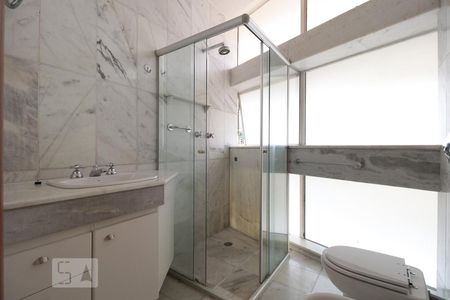 Banheiro de apartamento para alugar com 3 quartos, 147m² em Funcionários, Belo Horizonte