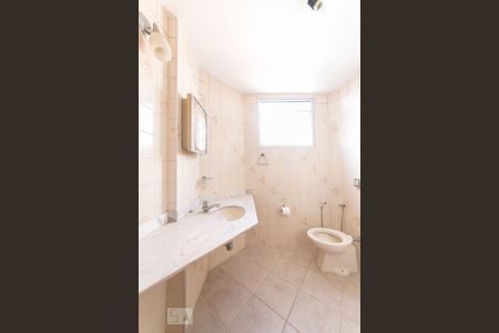 Banheiro de apartamento à venda com 1 quarto, 39m² em Centro, Campinas