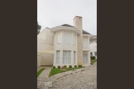 Casa de condomínio para alugar com 120m², 3 quartos e 2 vagas Casa de condomínio para alugar com 120m², 3 quartos e 2 vagasFachada