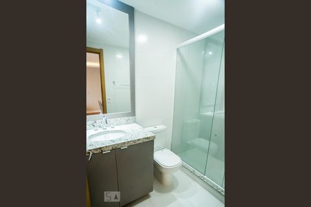 Banheiro de apartamento à venda com 1 quarto, 45m² em Petrópolis, Porto Alegre