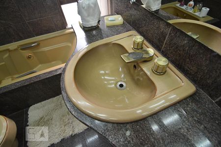 Casa à venda com 760m², 6 quartos e 8 vagasBanheiro social