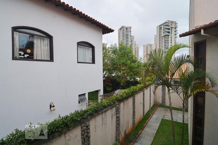Casa à venda com 760m², 6 quartos e 8 vagasVista