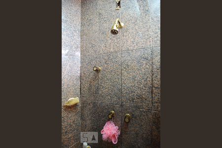 Casa à venda com 760m², 6 quartos e 8 vagasBanheiro suíte 4