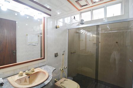 Casa à venda com 760m², 6 quartos e 8 vagasBanheiro social