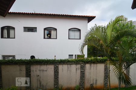 Casa à venda com 760m², 6 quartos e 8 vagasVista