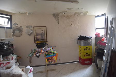 Casa à venda com 760m², 6 quartos e 8 vagasQuarto Serviço