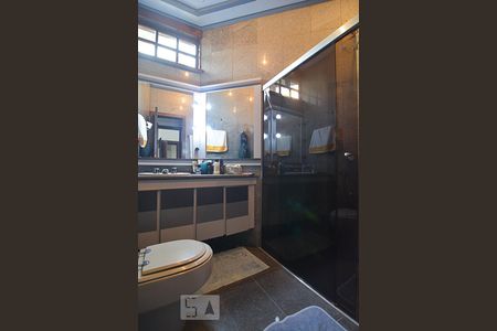 Banheiro suíte 1 de casa à venda com 6 quartos, 760m² em Belvedere, Belo Horizonte