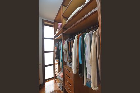 Casa à venda com 760m², 6 quartos e 8 vagasCloset