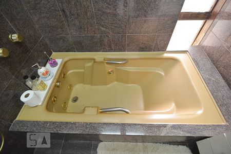 Casa à venda com 760m², 6 quartos e 8 vagasBanheiro social